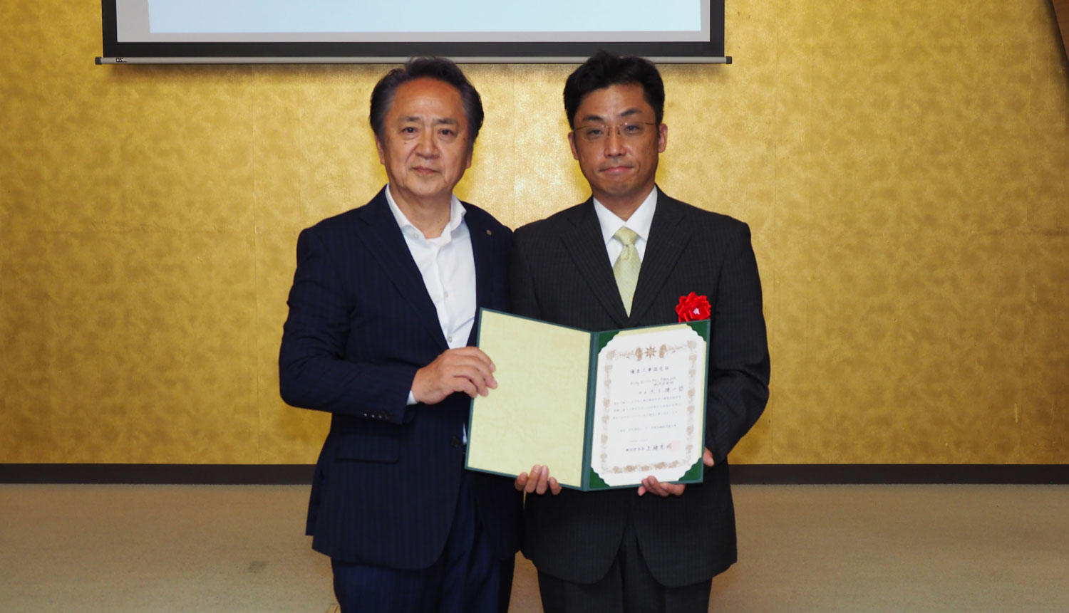 左：上地克明横須賀市長